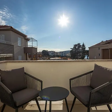 Family Resort Santa Maria - Happy Rentals Stara Novalja Exterior photo