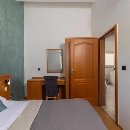 Family Resort Santa Maria - Happy Rentals Stara Novalja Exterior photo