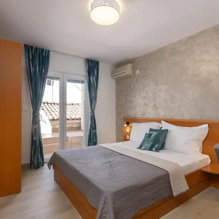 Family Resort Santa Maria - Happy Rentals Stara Novalja Exterior photo