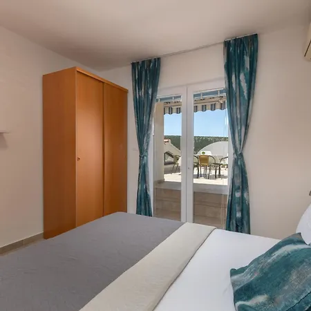 Family Resort Santa Maria - Happy Rentals Stara Novalja Exterior photo