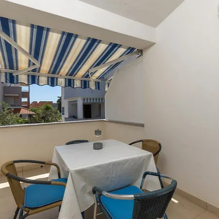 Family Resort Santa Maria - Happy Rentals Stara Novalja Exterior photo